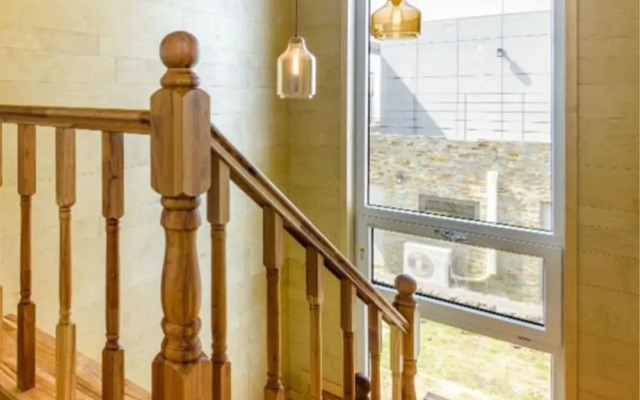 Chandelier Pension