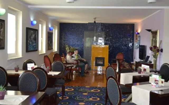Hotel 365