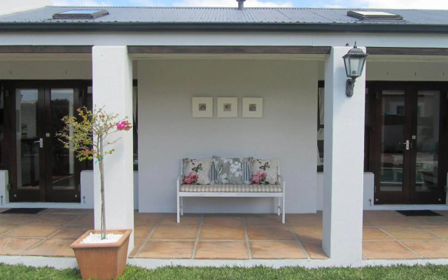 Sixteen Guest House on Main