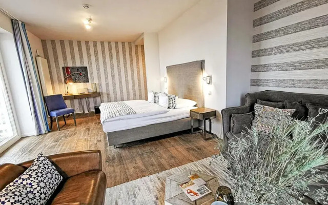 Easy Living Hotel