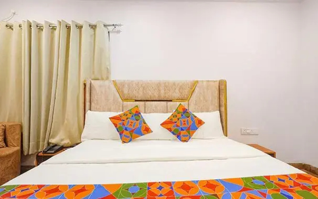 FabHotel Midnight Inn