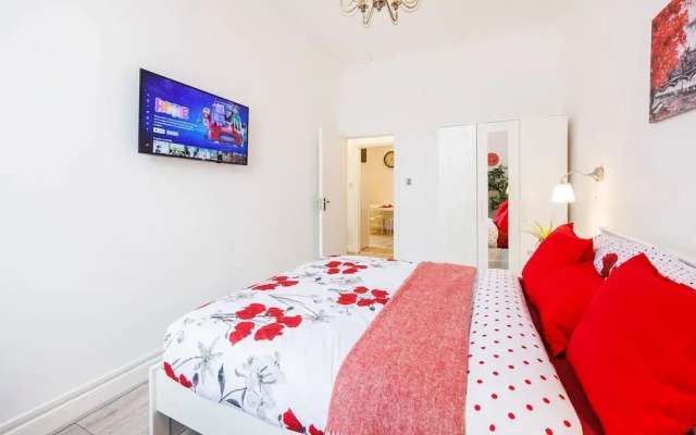 Kensington Charming and Bright Flat