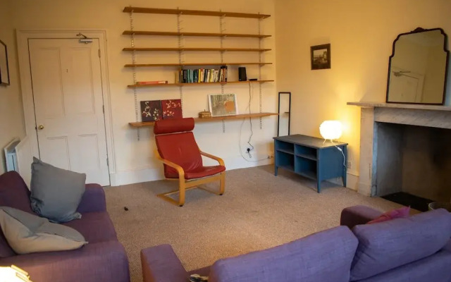 Traditional 3 Bedroom Apartment in Central Edinburgh