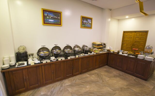 Yadanarpon Dynasty Hotel