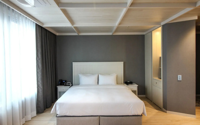 Golden Tulip Ever Yongin Hotel
