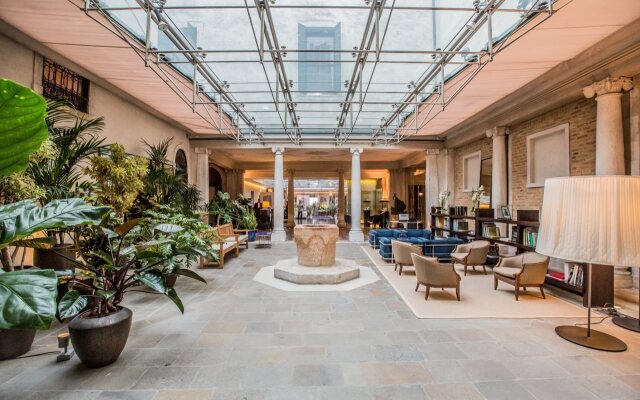 Monaco & Grand Canal Hotel