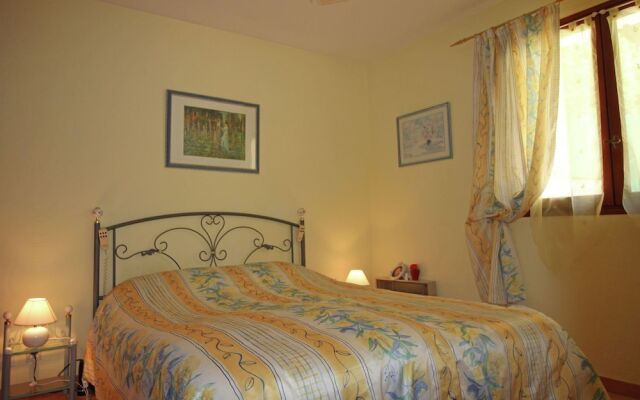 Spacious Villa at Saint-raphael With Jacuzzi