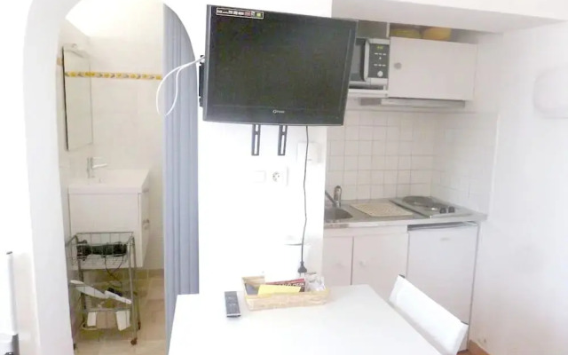 Studio in Pierrefeu-du-var, With Wonderful Mountain View, Pool Access,