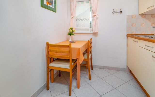 Beautiful Apartment in Barbat na Rabu With Wifi