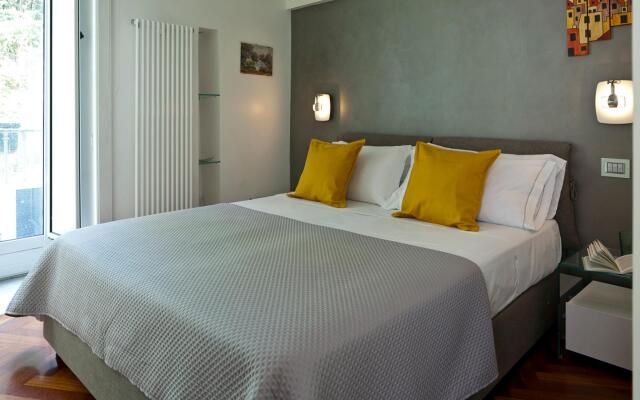 Elegant Apartment at Chiaia by Wonderful Italy