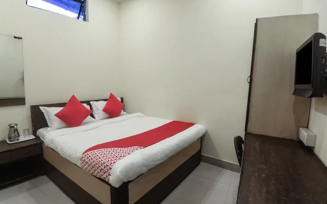 OYO 18369 Hotel Golden Peak