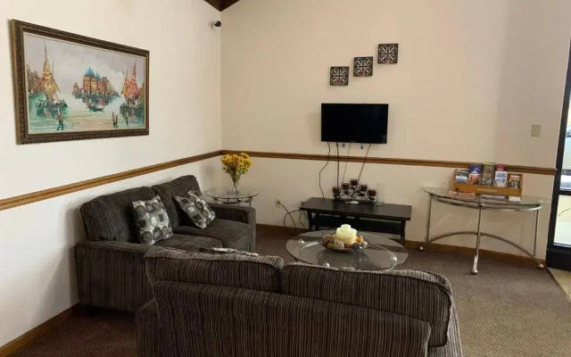 Owensville Motor Inn