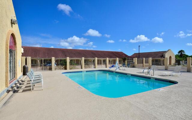 Aransas Bay Inn & Suites Corpus Christi by OYO