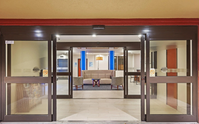 Holiday Inn Express & Suites Houston - Memorial Park Area, an IHG Hotel