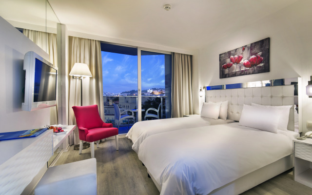 Le Bleu Hotel & Resort