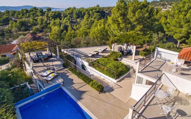 Amazing Home in Milna With Wifi and 6 Bedrooms