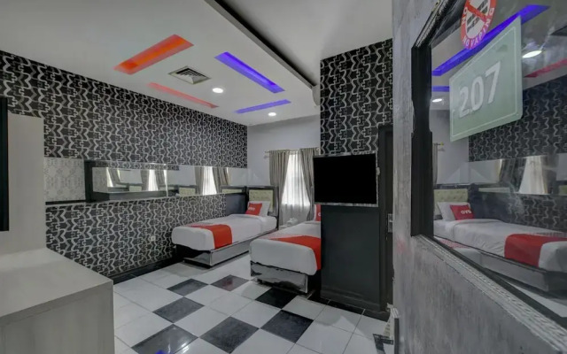 Zaara Guest House Syariah by OYO Rooms
