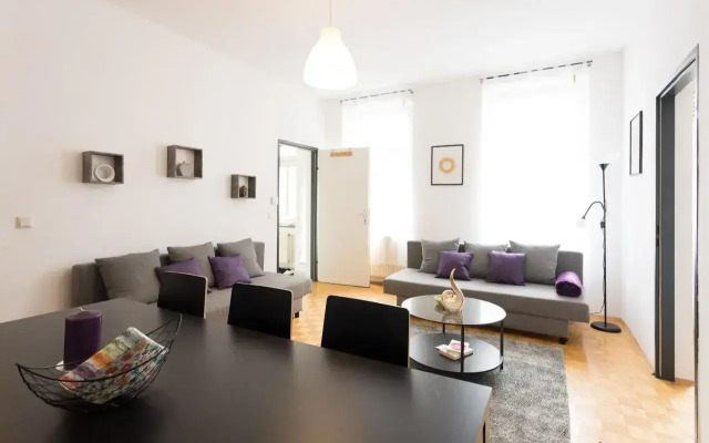 Lovely Two Level Apartment For Families
