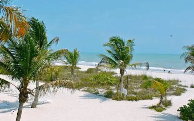 Waterside Inn on the Beach