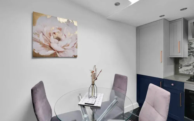 Newly Refurbished 2 Bed Hse Town Centre