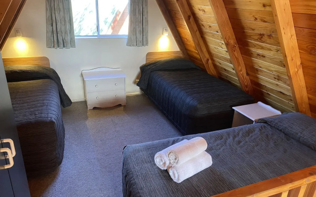 Mountain Chalets Motel