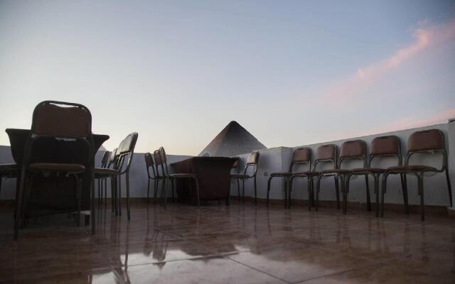 Cheops Pyramids Inn