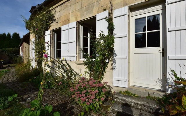 Modern Mansion in Machemont with Private Garden