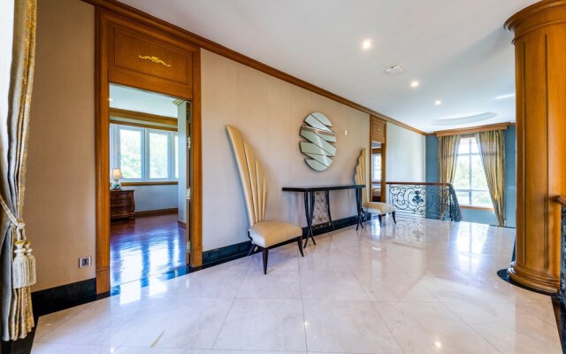 Luxury 6 Bed Mansion - CAS