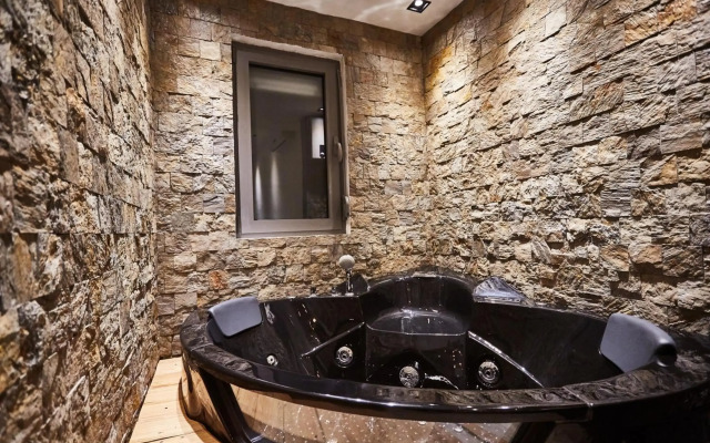 One Luxury Suites