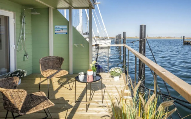 Houseboat Grey Seal Comfortable Vacation Home