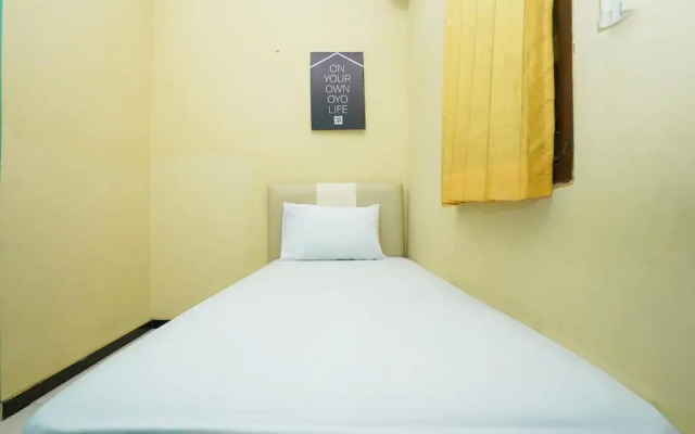 OYO Life 2905 Kost Semampir Tengah