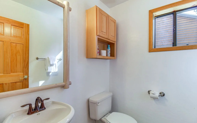 Pet-friendly Cabin w/ Fire Pit in Pinetop!