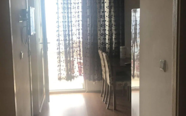 Zoviya Hill White Apart