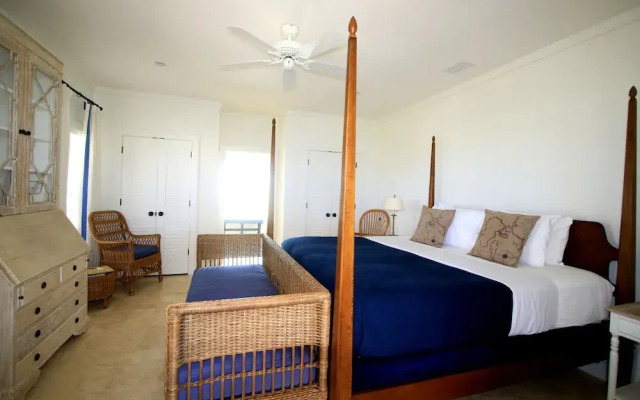 The Sandpiper Inn & Cottages