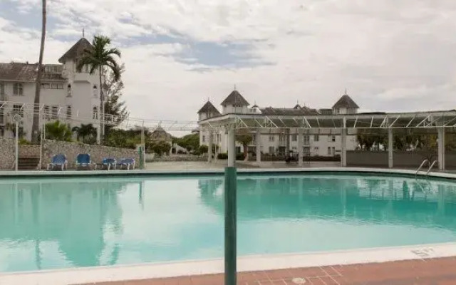 Crystal Beach Apartment at Seacastles