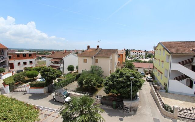 Rooms and Apartment Lea