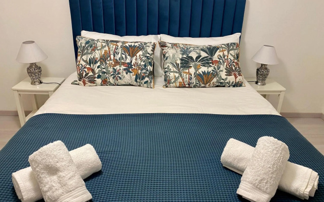 BeachFront Attic Apartment - access to private beach club