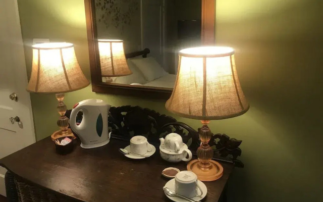 Howarth House Bed And Breakfast