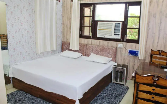OYO HOME 89162 Rajawat Home