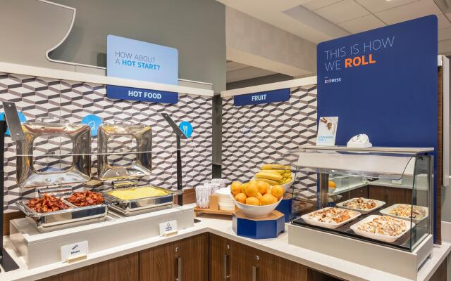 Holiday Inn Express Toronto - Downtown by IHG