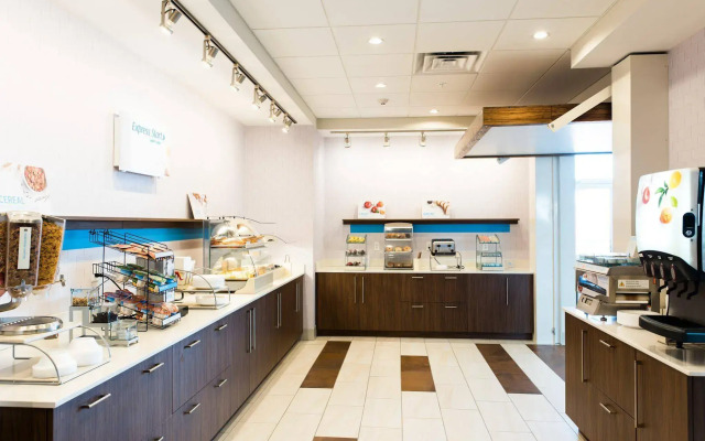 Holiday Inn Express & Suites Madison by IHG