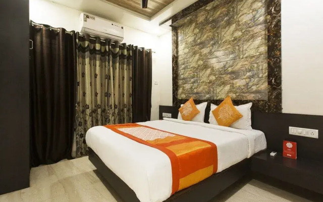 OYO 10374 Hotel Swapnalok