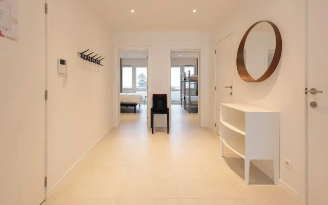 Apartment on Zeedijk With Sea View