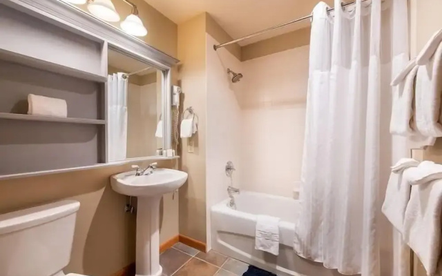 Continental Divide View Riverside Condo - Zephyr Mountain Lodge Select-Rated 2510