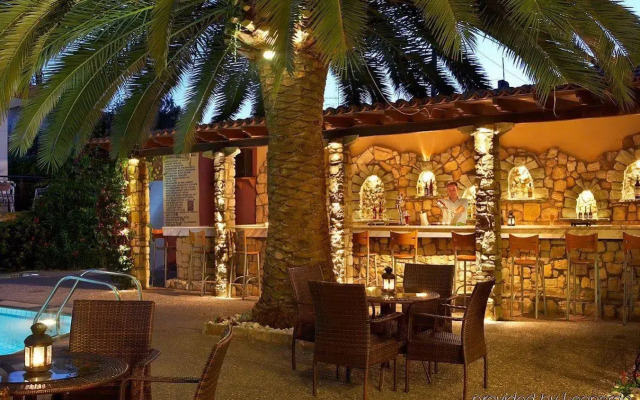 Pelli Hotel