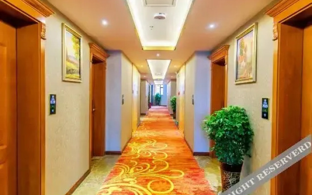 Yuexuan Zizi Hotel (Kaili City Government Stadium)