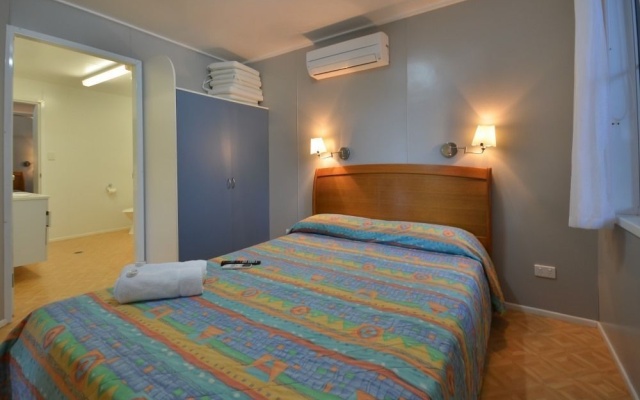 Hideaway Mission Beach Village – Guest Rooms – Mission Beach