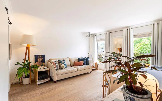 Modern Borough Retreat With Private Terrace