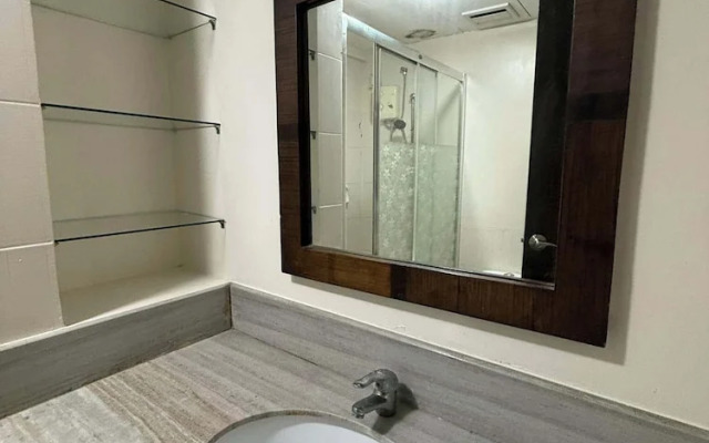 Alabang Condo by Lyre