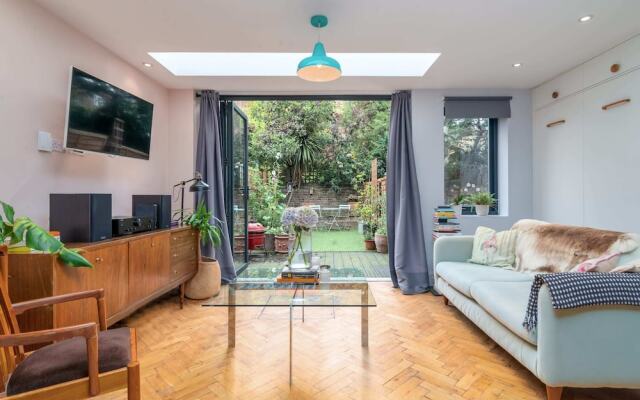 Modern 1BR Home in Trendy Dalston W/terrace